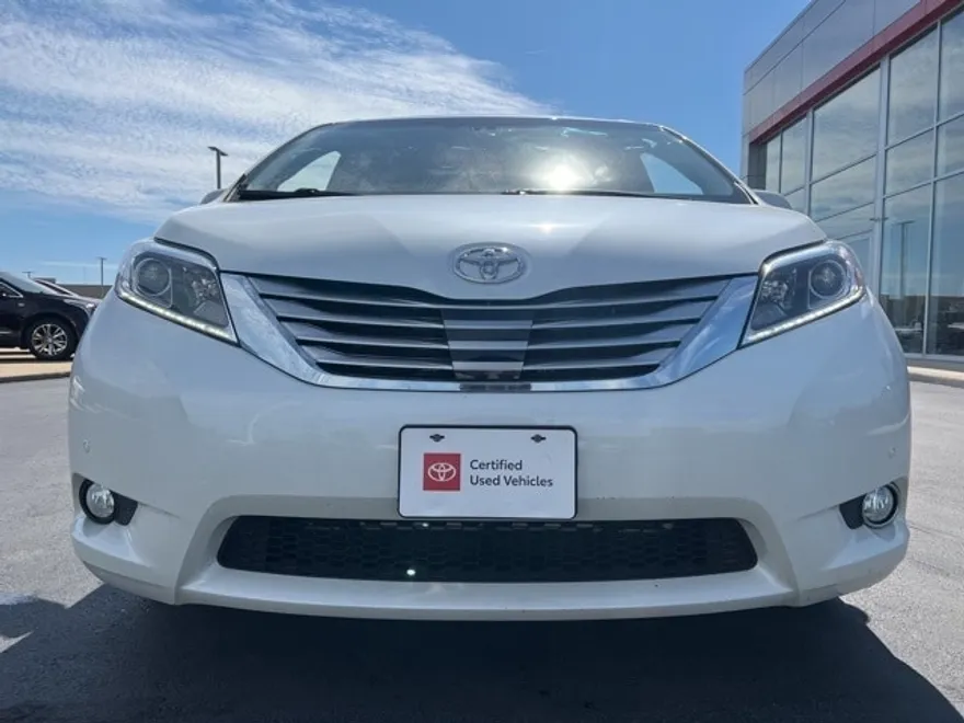 2016 Toyota Sienna Limited Premium photo 1