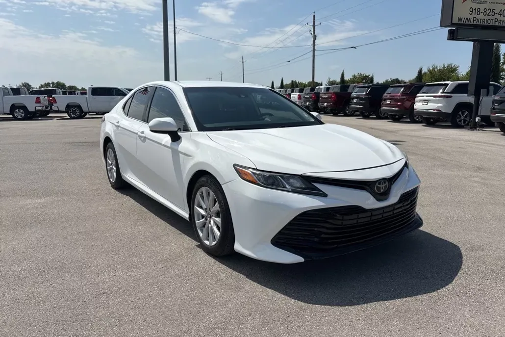 2019 Toyota Camry L photo 1