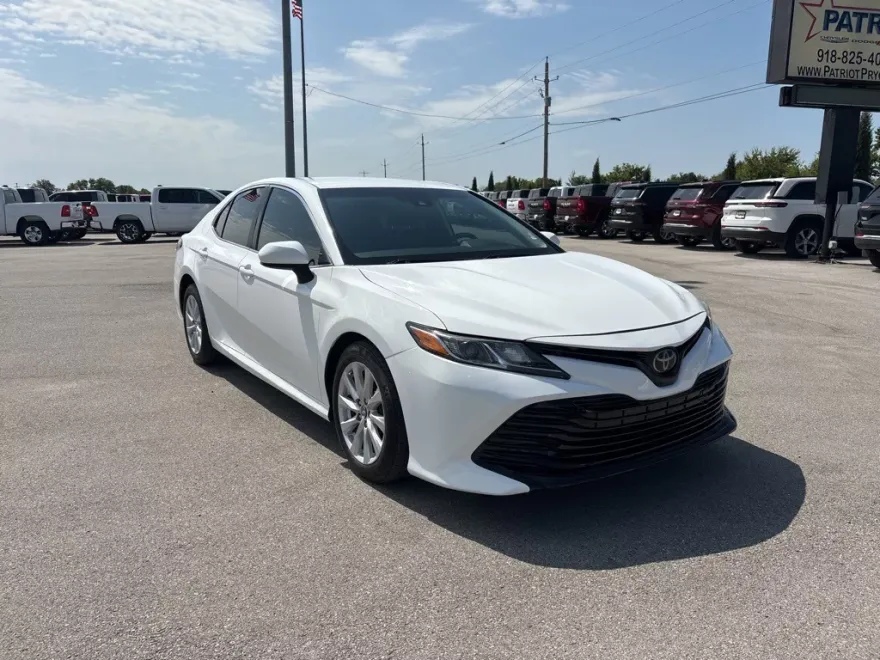 2019 Toyota Camry L photo 1