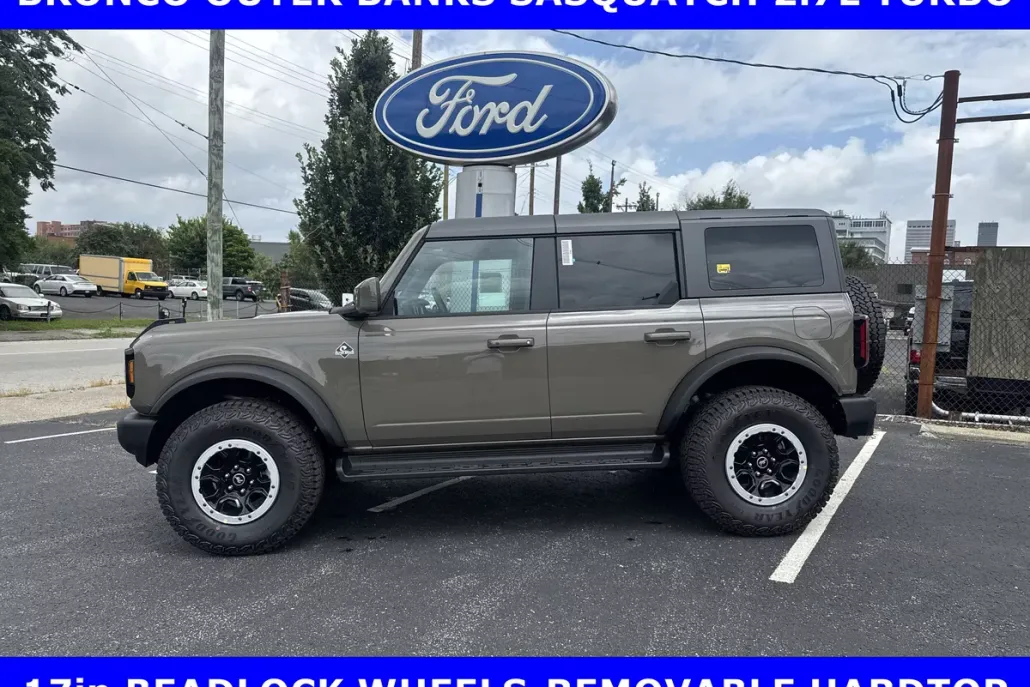 2025 Ford Bronco Outer Banks photo 1