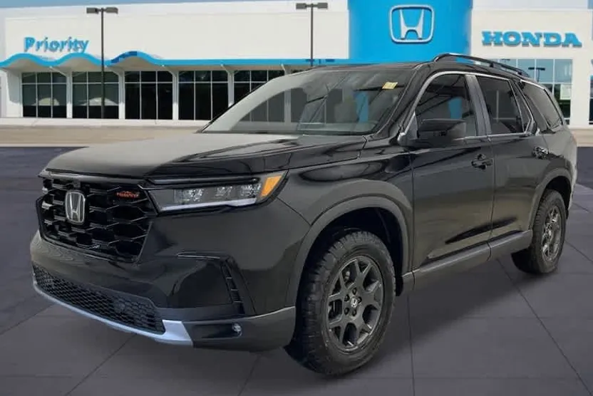 2025 Honda Pilot TrailSport photo 1