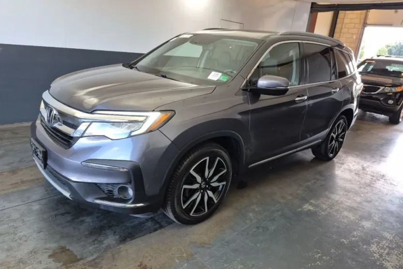 2019 Honda Pilot Touring photo 1