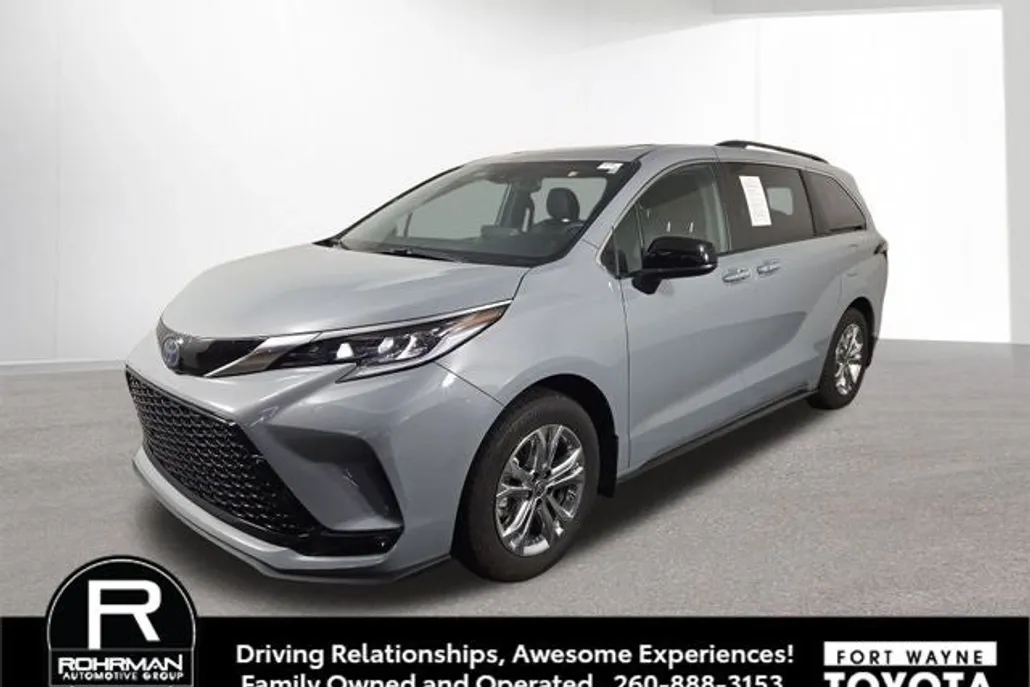 2023 Toyota Sienna XSE photo 1