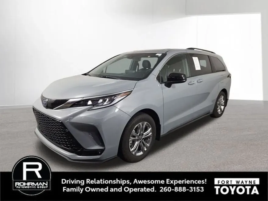 2023 Toyota Sienna XSE photo 1