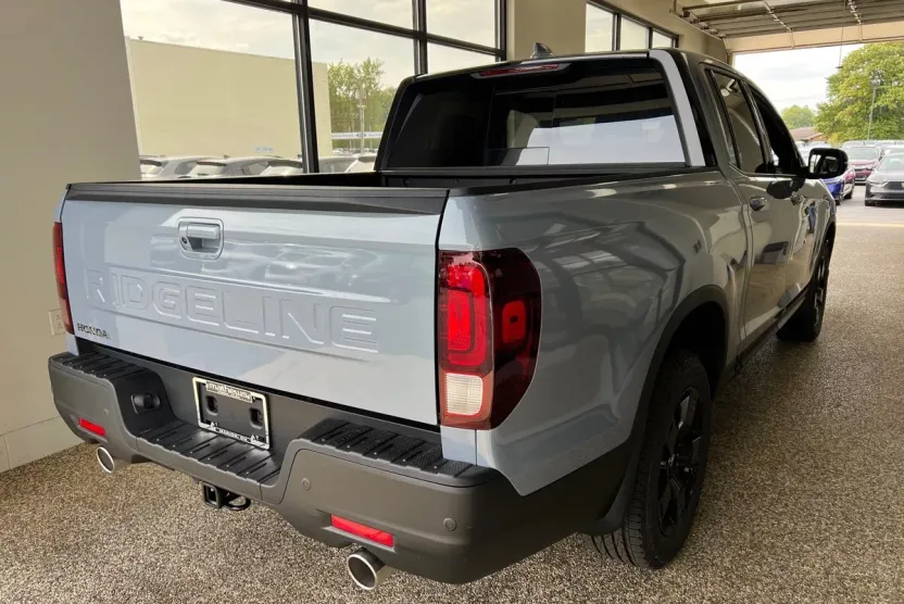 2025 Honda Ridgeline Black Edition photo 1