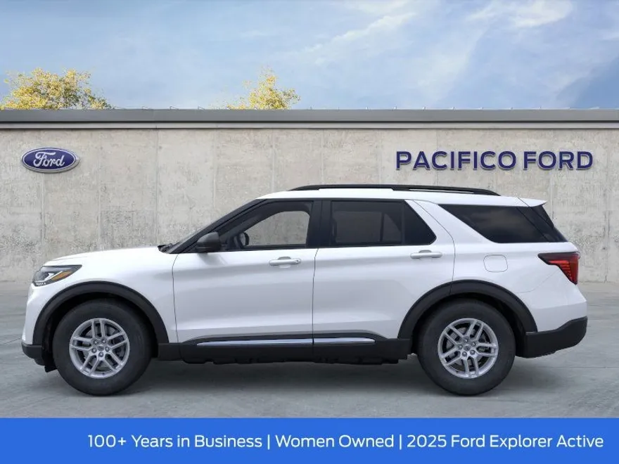 2025 Ford Explorer photo 1
