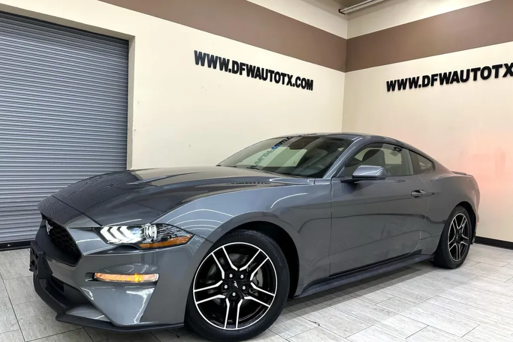 2022 Ford Mustang Premium photo 1