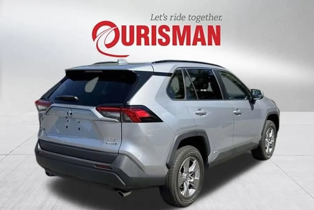 2022 Toyota RAV4 Hybrid XLE photo 1