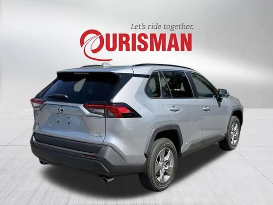 2022 Toyota RAV4 Hybrid XLE photo 1