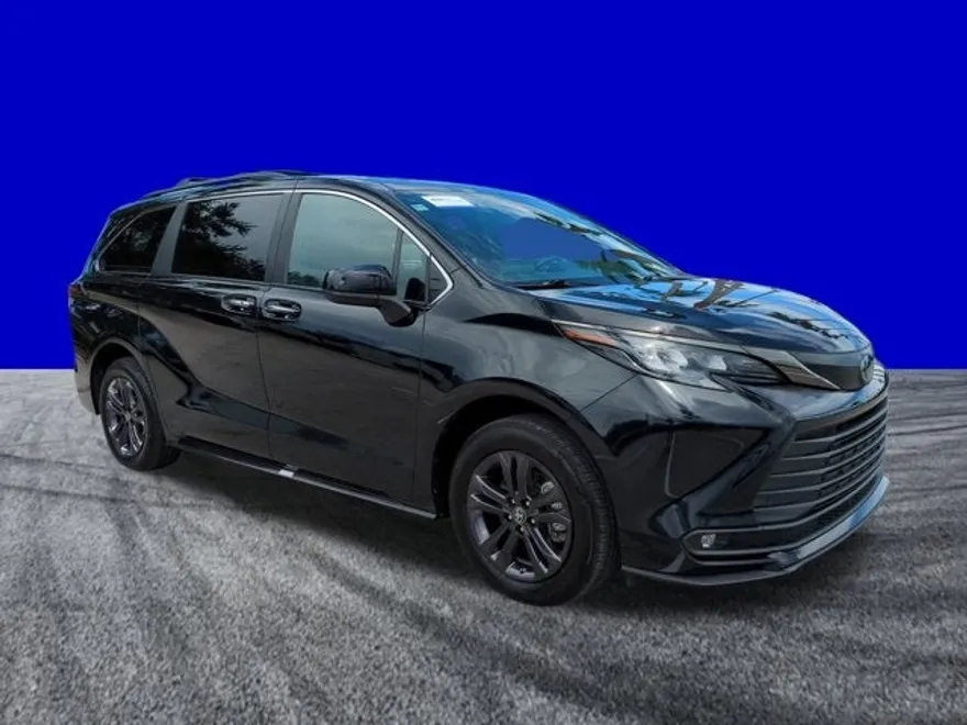 2024 Toyota Sienna Woodland Edition photo 1