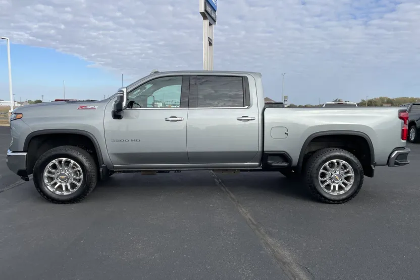 2024 Chevrolet Silverado 3500HD LTZ photo 1