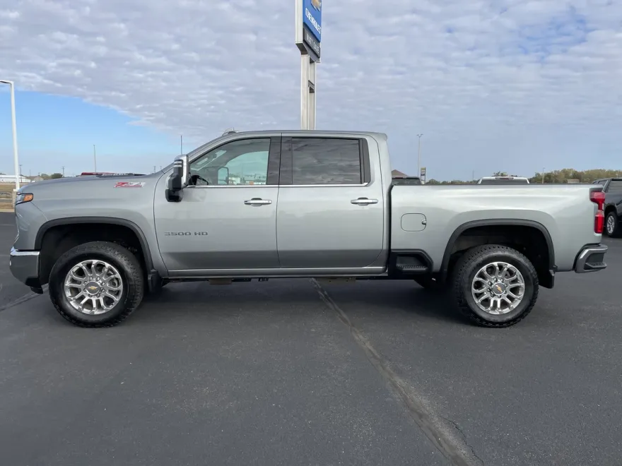 2024 Chevrolet Silverado 3500HD LTZ photo 1