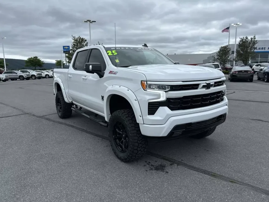 2025 Chevrolet Silverado 1500 RST photo 1
