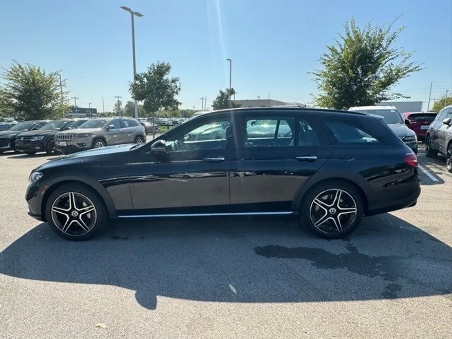 2022 Mercedes Benz E 450 4MATIC Wagon photo 1