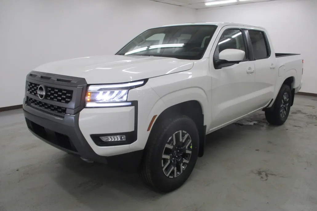 2025 Nissan Frontier SL photo 1