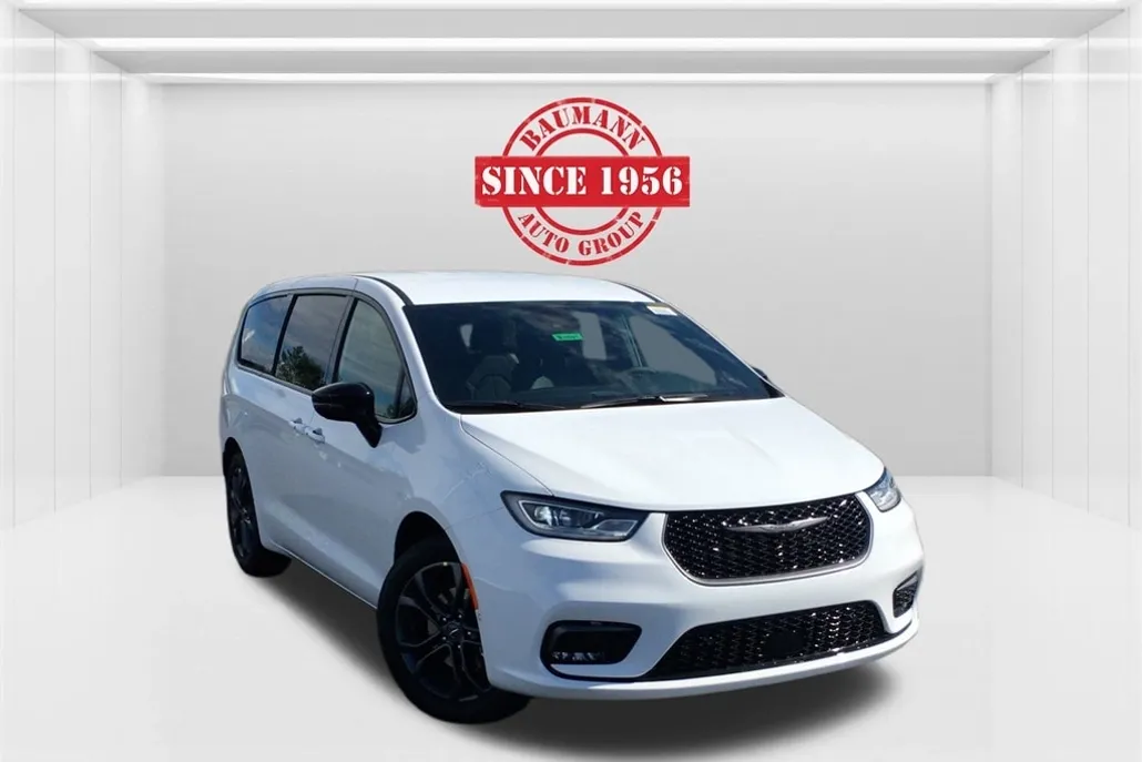 2026 Chrysler Pacifica photo 1