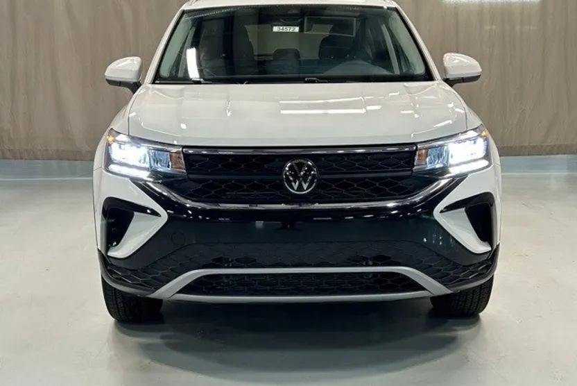 2024 Volkswagen Taos SE photo 1