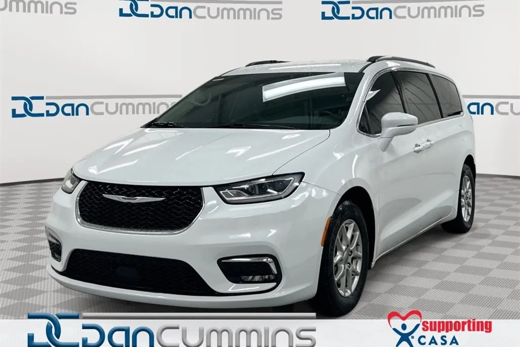 2022 Chrysler Pacifica Touring L photo 1
