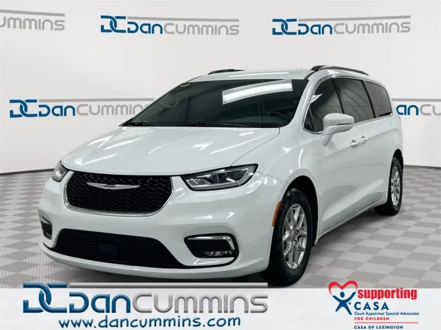 2022 Chrysler Pacifica Touring L photo 1