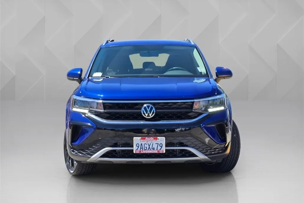 2022 Volkswagen Taos SE photo 1
