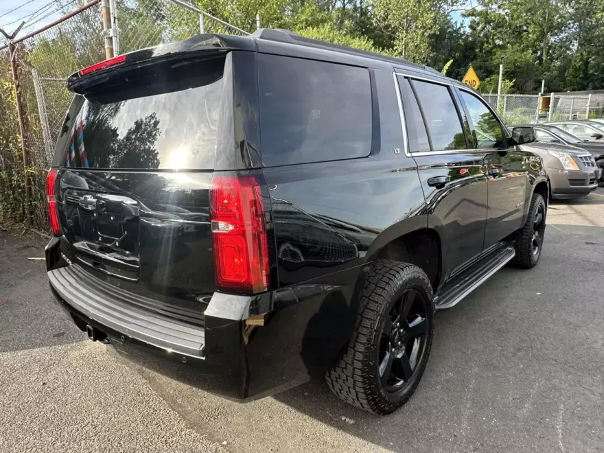 2020 Chevrolet Tahoe LT photo 1