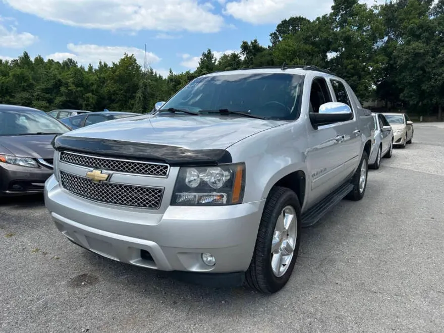 2011 Chevrolet Avalanche LTZ photo 1