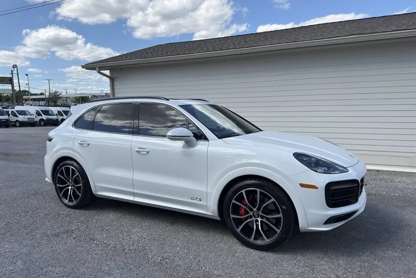 2022 Porsche Cayenne GTS photo 1