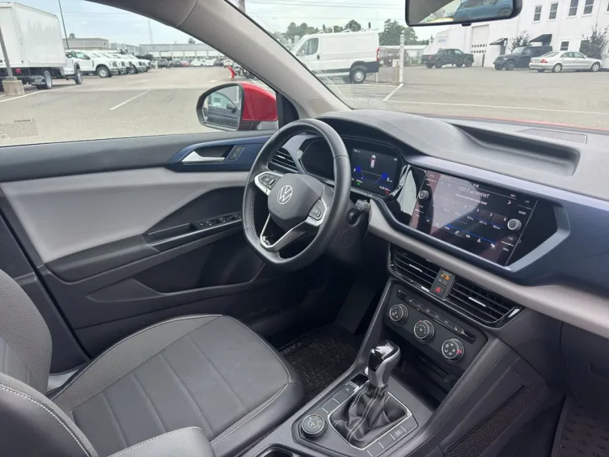 2022 Volkswagen Taos SE photo 1
