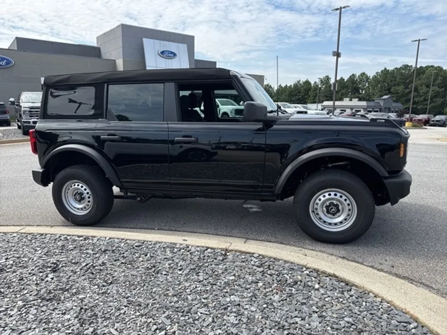 2025 Ford Bronco Base photo 1