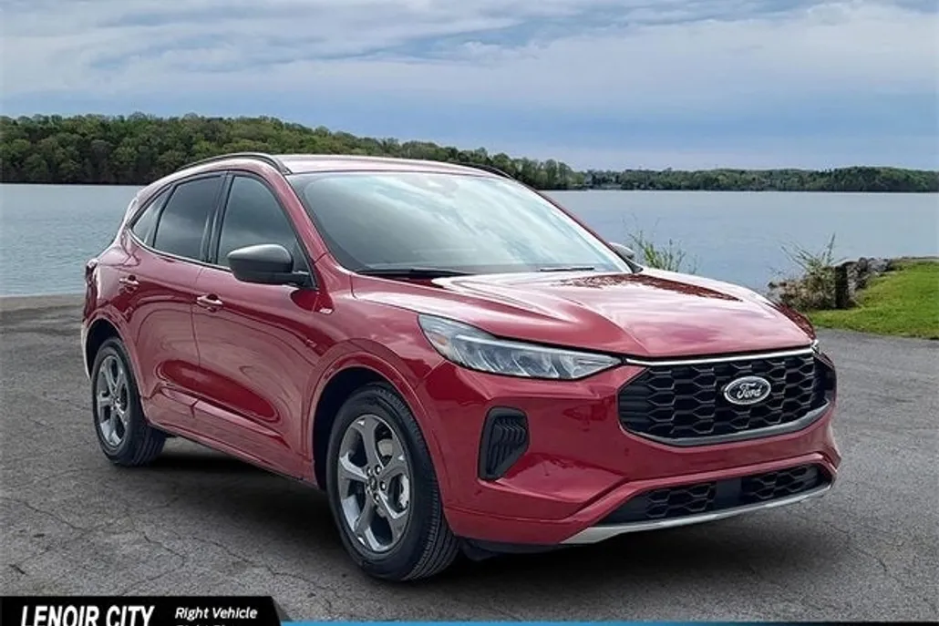 2023 Ford Escape ST-Line photo 1