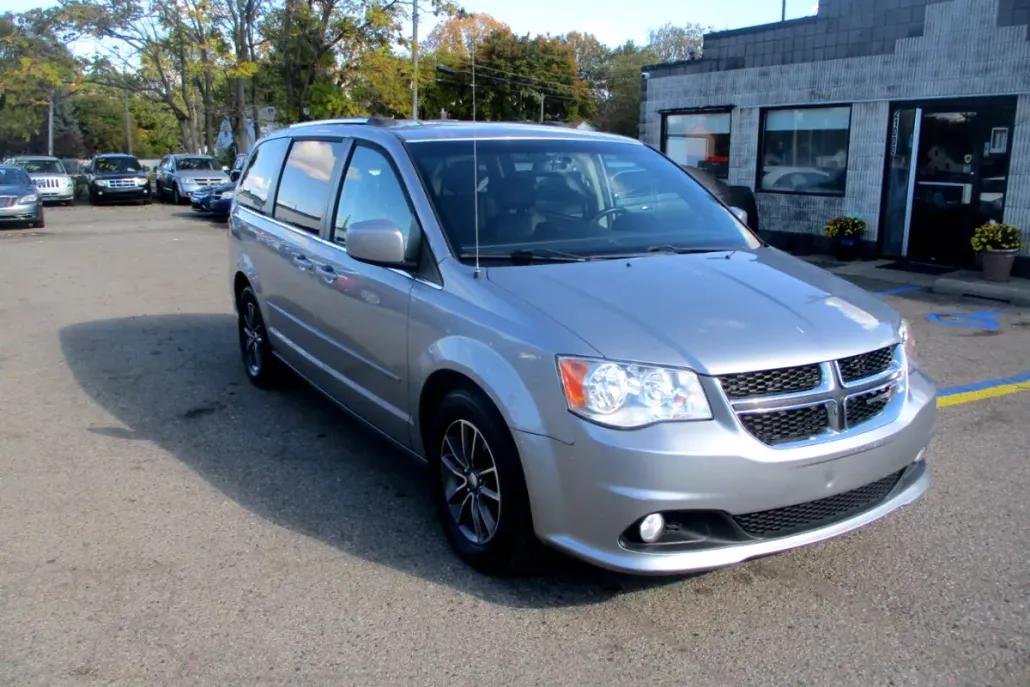 2016 Dodge Grand Caravan SXT photo 1