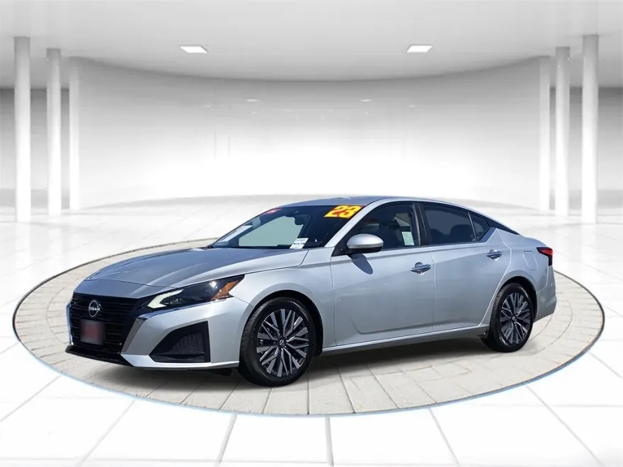 2023 Nissan Altima 2.5 SV photo 1