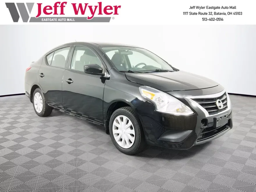 2018 Nissan Versa Plus Sedan photo 1