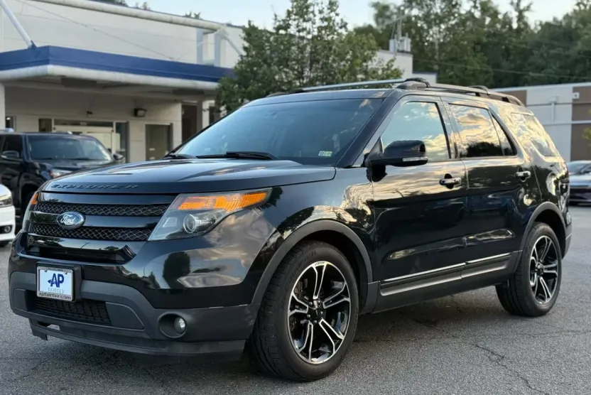 2015 Ford Explorer Sport photo 1