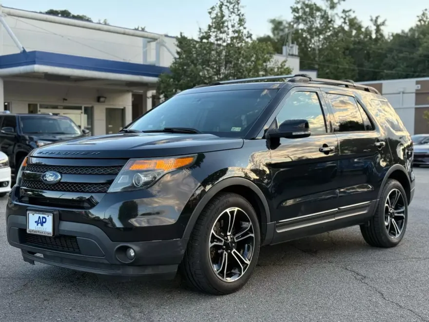 2015 Ford Explorer Sport photo 1