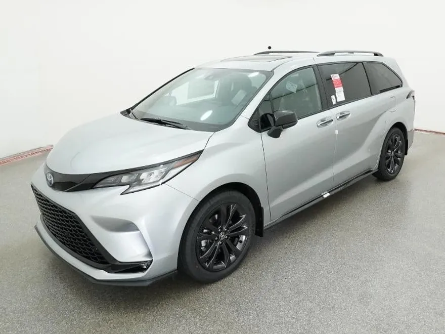 2025 Toyota Sienna XSE photo 1