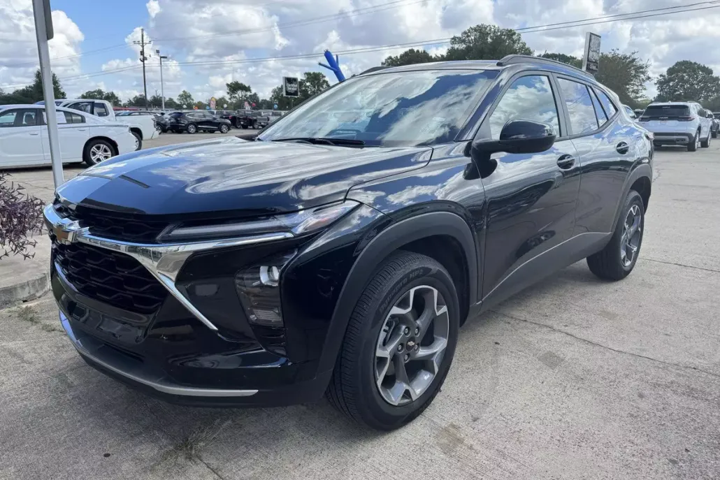 2025 Chevrolet Trax LT photo 1