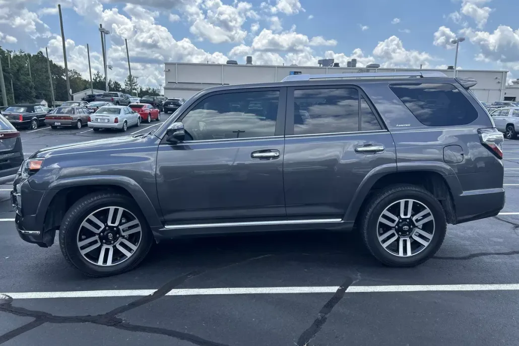 2020 Toyota 4Runner SR5 photo 1