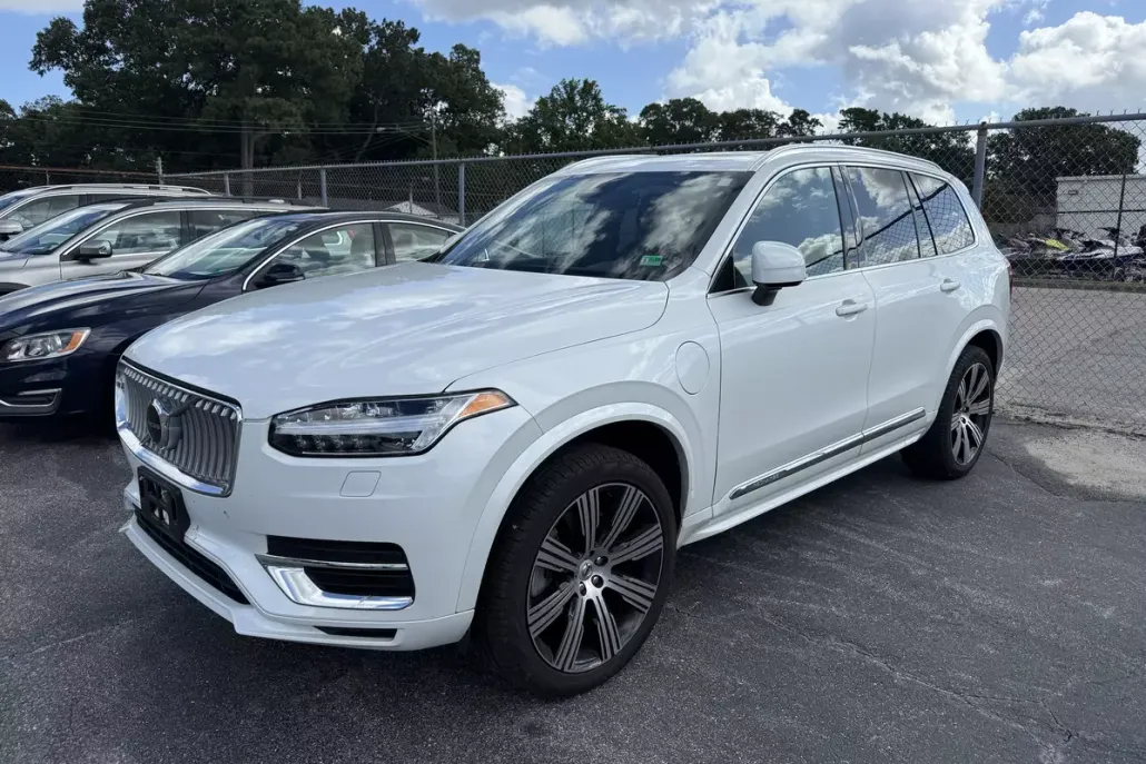 2023 Volvo XC90 Recharge T8 Core photo 1
