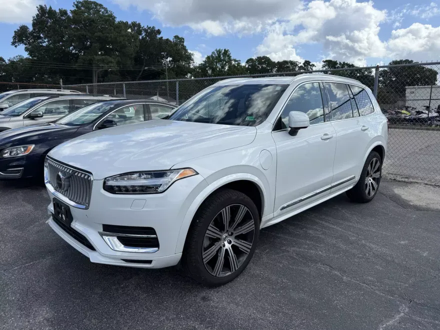 2023 Volvo XC90 Recharge T8 Core photo 1