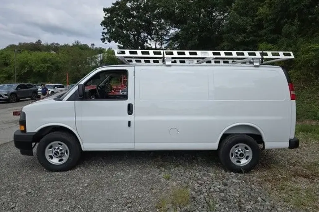2025 Gmc Savana 2500 Cargo photo 1