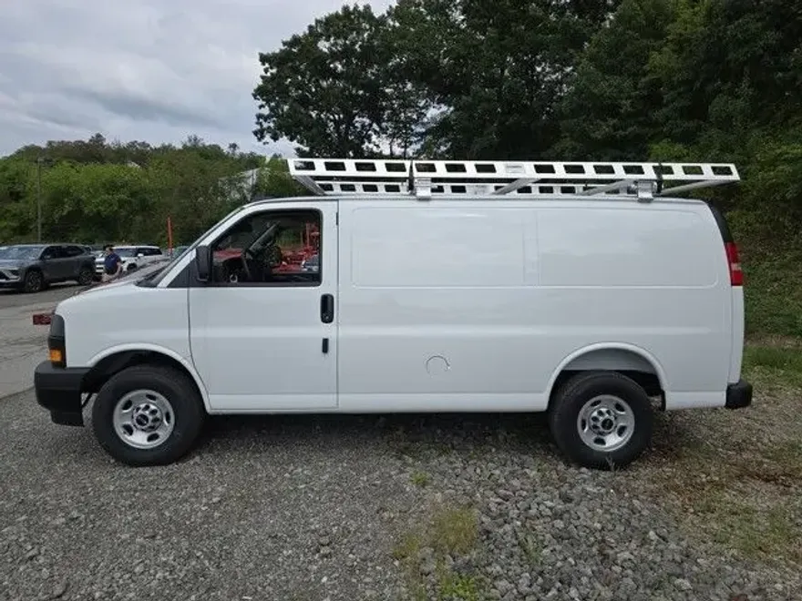 2025 Gmc Savana 2500 Cargo photo 1