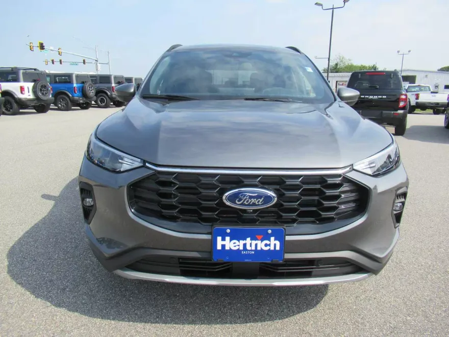 2025 Ford Escape ST-Line Select photo 2