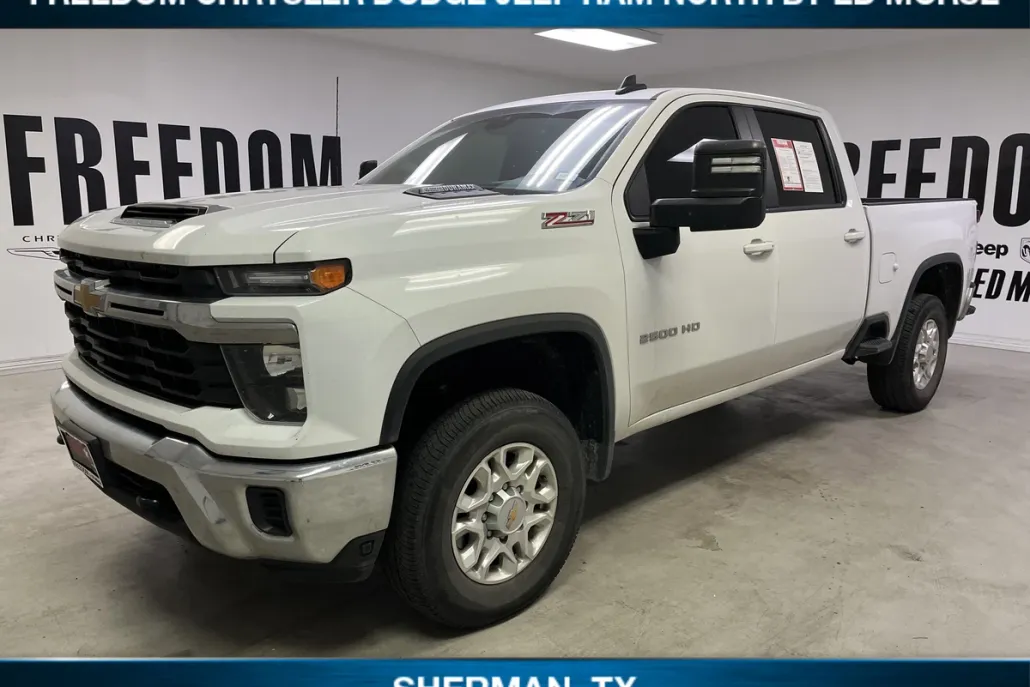 2024 Chevrolet Silverado 2500HD LT photo 1