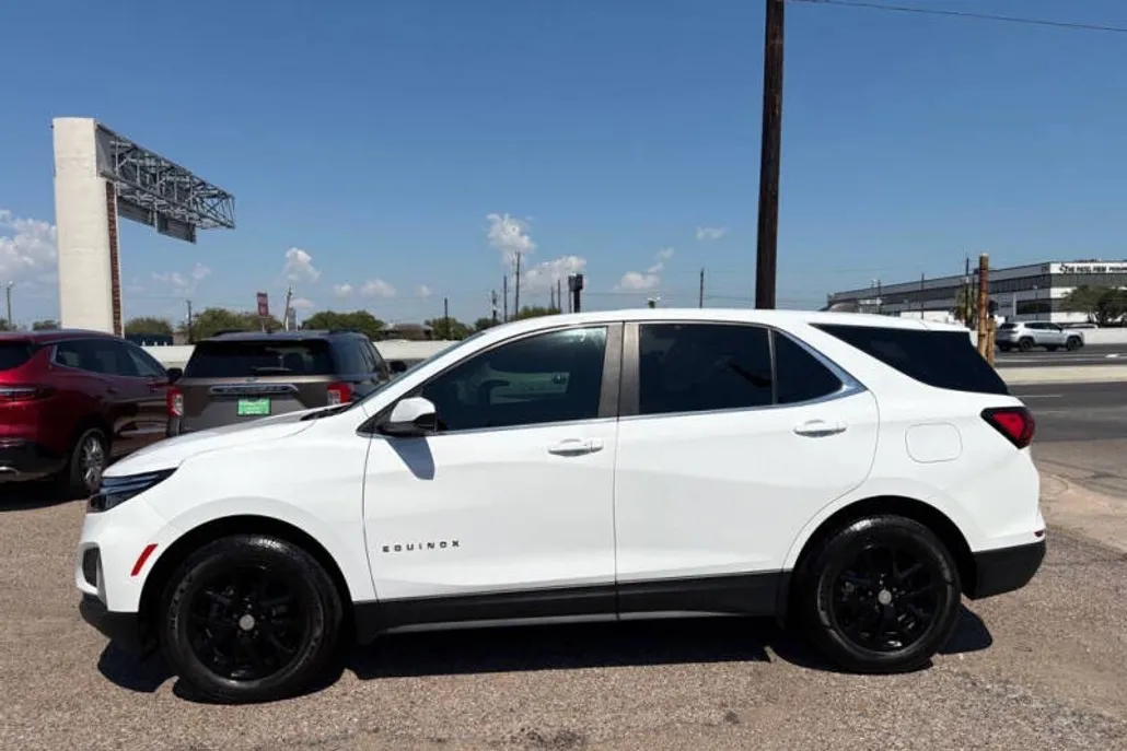 2022 Chevrolet Equinox LT photo 1