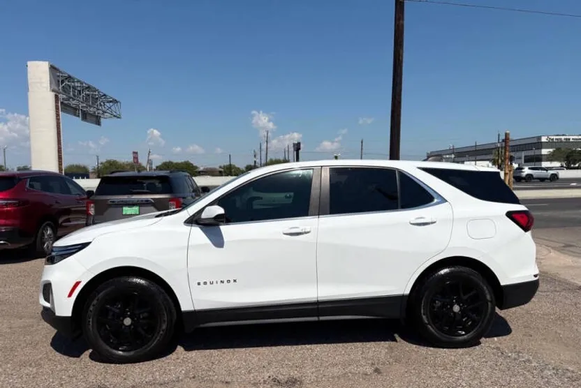 2022 Chevrolet Equinox LT photo 1