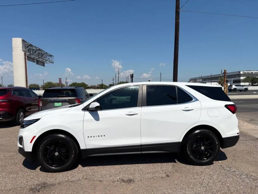 2022 Chevrolet Equinox LT photo 1