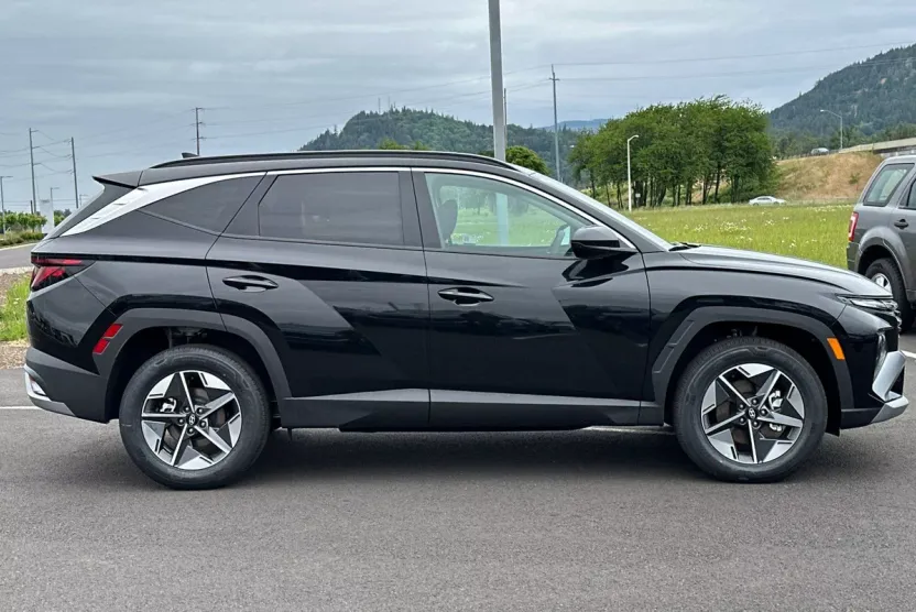 2025 Hyundai Tucson SEL photo 1