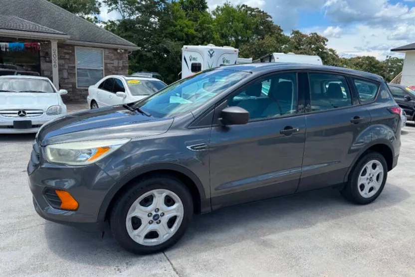 2017 Ford Escape S photo 1