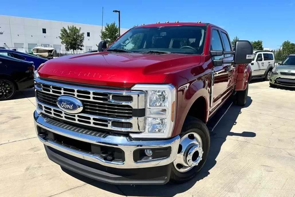 2023 Ford F-350 photo 1